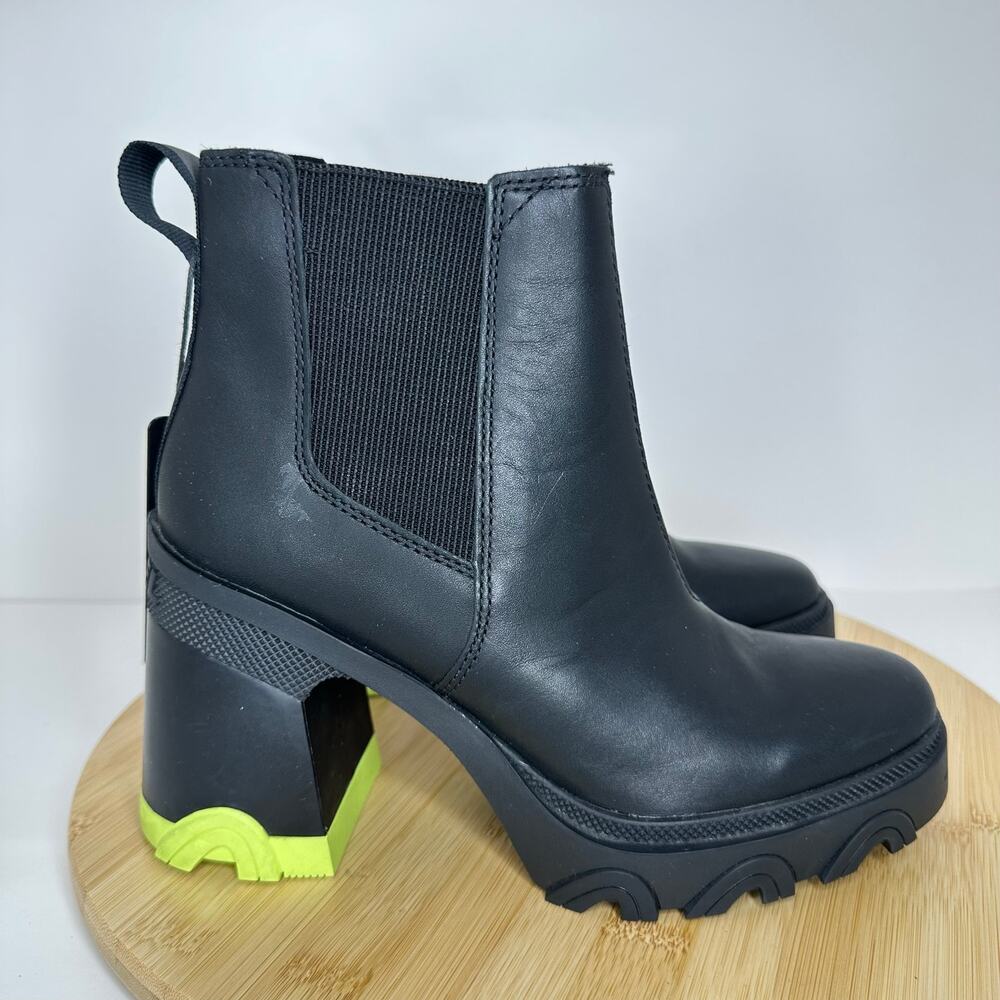 Sorel Brex Heel Chelsea Boots Chunky Lug Sole Black and Neon Leather Size 6 NEW